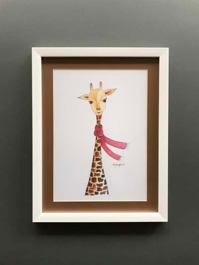 ‘Winter Lady Giraffe’ Çerçeveli Kanvas Tablo resmi