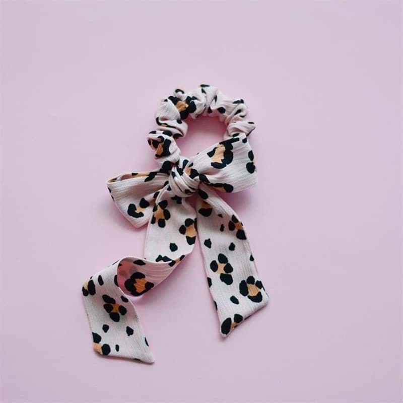 Kurdeleli Scrunchie- Pink Leopard resmi